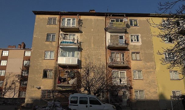 5 katlı apartmanda panik! Çökme riskine karşı boşaltıldı