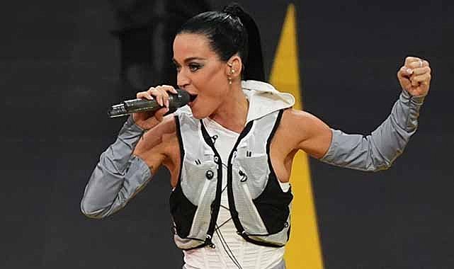 ABD'li şarkıcı Katy Perry uzay yolcusu