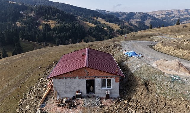 Alaçam'da ihtiyaç sahibi aileye ev yapıldı