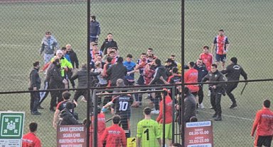 Amatör maçta yumruklar ve tekmeler konuştu