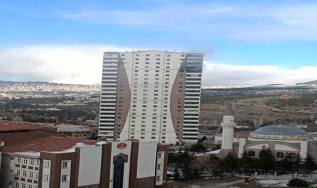 Ankara'da 22 katlı binada yangın çıktı