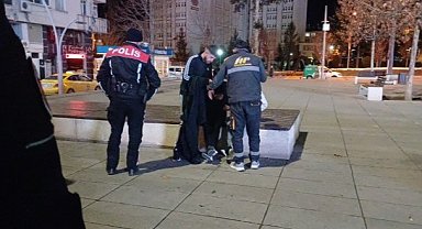 Bıçaklı kavgada bir genç yaralandı