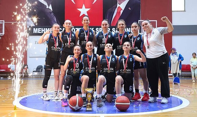 Canik Belediyespor 3 ayrı kupayı müzesine götürdü