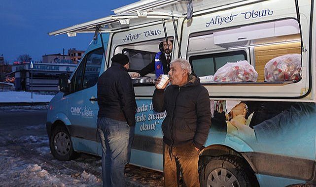 Canik'te bir yanda ikram bir yanda çalışma