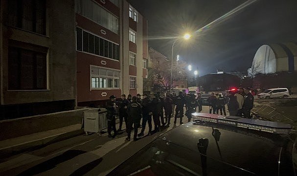 Çocukların kavgasına aileler  dahil oldu! Ortalık karıştı! Kavgada silah ve sopalar konuştu