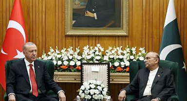 Cumhurbaşkanı Erdoğan, Pakistan Cumhurbaşkanı Zerdari’ye Togg aracı hediye etti