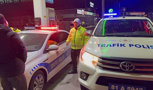 Dur ihtarına uymadı! Polise çarpıp kaçtı! Polis ağır yaralı