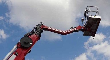 Düşen vinç sepetindeki 1 kişi öldü, 1 kişi yaralandı