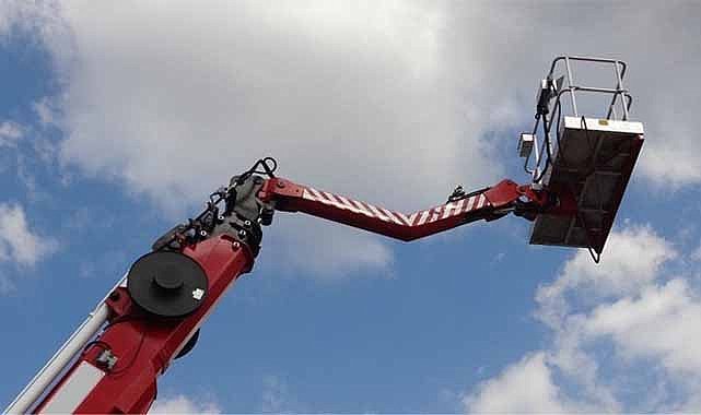 Düşen vinç sepetindeki 1 kişi öldü, 1 kişi yaralandı