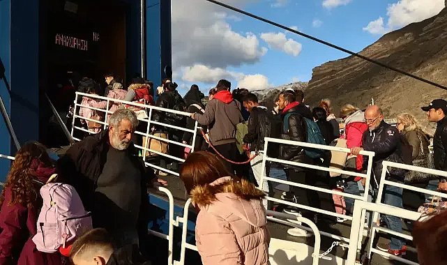 Ege Denizi'nde tsunami riski: Santorini'de OHAL ilan edildi!