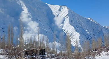 Hakkari Yüksekova İlçesi'ne çığ düştü