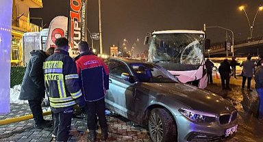 İşçi servisi trafiği birbirine kattı! 5 araca çarptı, 7 kişi yaralandı