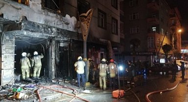 İstanbul'da oyuncak dükkanı küle döndü