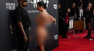 Kanye West’in eşi davet edilmediği Grammy’de adeta soyundu! İkiliden skandal poz