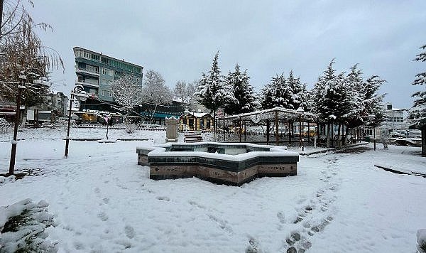 Kavak'ta kar yağışı etkili oldu