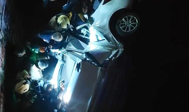 Korkunç kaza: Otomobil aşağı uçtu paramparça oldu!