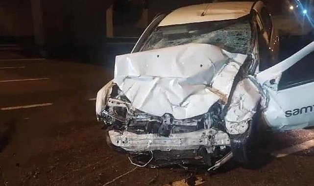 Korkunç kaza! Otomobil köprü ayağına ok gibi saplandı