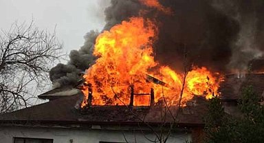 Manisa'da bir evde yangın çıktı! 1 kişi öldü