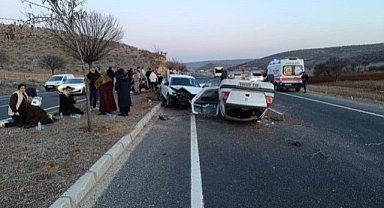 Mardin’de iki otomobil çarpıştı! Çok sayıda yaralı var