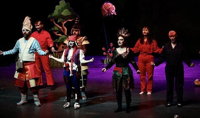 Masal Şatosu" müzikali 10 yılın ardından Samsun'da minik seyircileriyle buluştu
