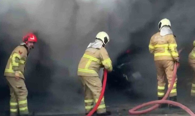 Oto saniyede korkutan yangın