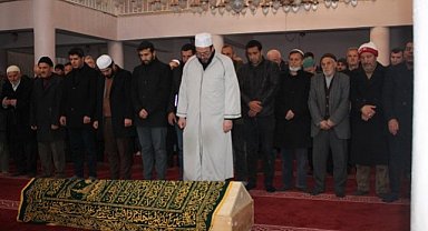 Otobüs kazasında hayatını kaybeden 3 kişi toprağa verildi