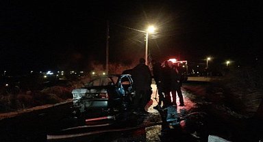 Otomobil yangınında 1 kişi can verdi, 2 kişi yaralandı