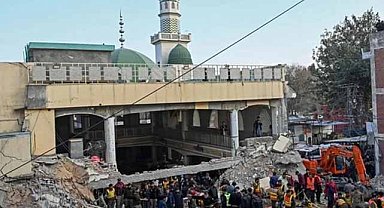 Pakistan’daki cuma namazı sırasında cami saldırısı!  9 can kaybı