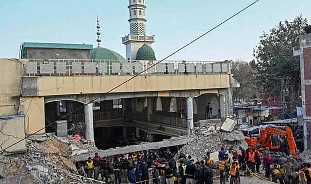 Pakistan’daki cuma namazı sırasında cami saldırısı!  9 can kaybı