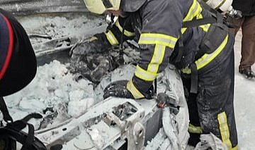 Samsun Bafra'da park halindeki araç yandı