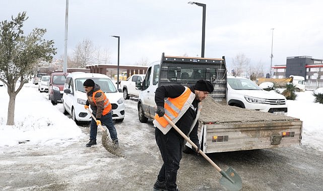 Samsun Büyükşehir buzlu yollarda yoğun tuzlama yaptı