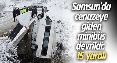 Samsun'da cenazeye giden minibüs devrildi: 15 yaralı