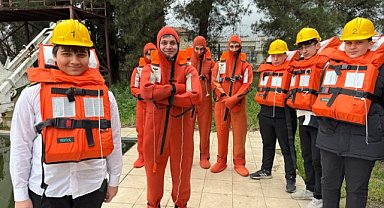 Samsun'da denizde canlı kalma eğitimi alıyorlar