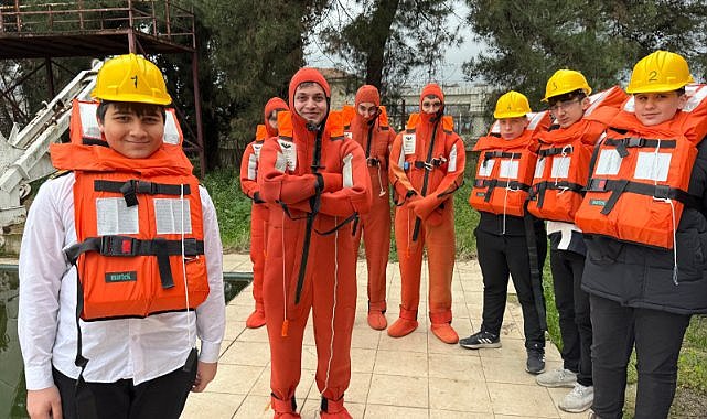Samsun'da denizde canlı kalma eğitimi alıyorlar