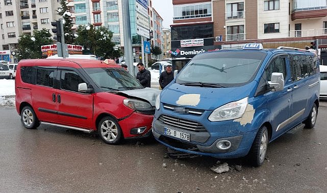 Samsun'da dolmuşlar kaza yaptı