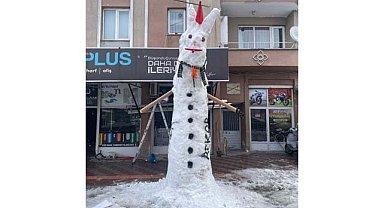 Samsun'da esnaf dev kardan adam yaptı