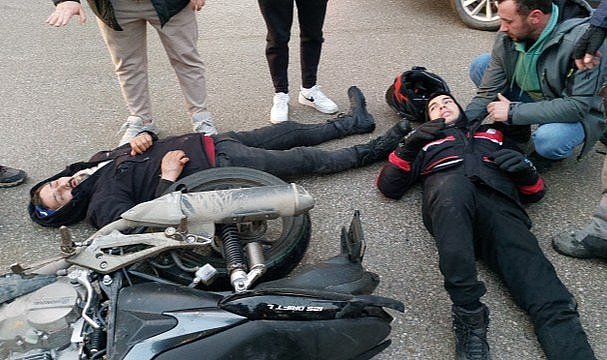 Samsun'da hafif ticari araç ile motosiklet çarpıştı! 2 yaralı