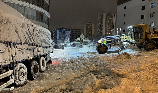 Samsun'da kar trafiği felç etti! Araçlar yolda mahsur kaldı