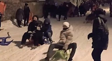 Samsun'da kış şenliği: Muhtar Yokuşu'nda kızak keyfi