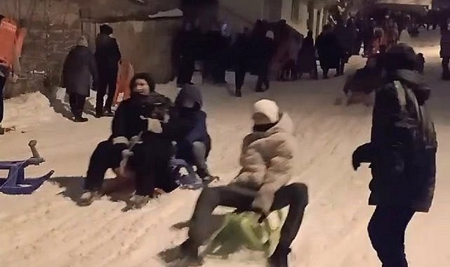 Samsun'da kış şenliği: Muhtar Yokuşu'nda kızak keyfi