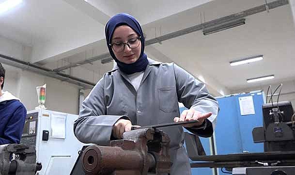 Samsun'da makine bölümünün tek kız öğrencisi