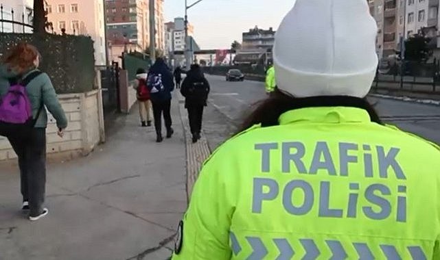 Samsun'da polisten öğrencilerin güvenliği için sıkı denetim