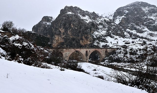 Samsun'da tarihi Kurt Köprü karla buluştu