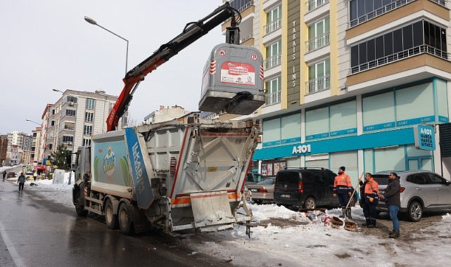 Samsun İlkadım Belediyesinden yoğun kar yağışına rağmen aktif çalışma!