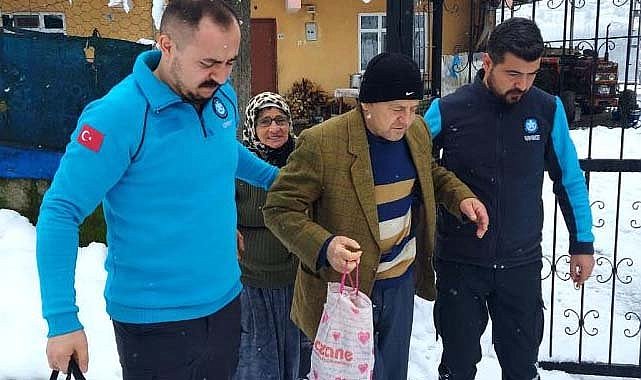 Samsun UMKE karlı yollarda hastanın yardımına koştu