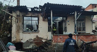 Samsun'un Çarşamba İlçesi'nde korkutan yangın! Bir ev kullanılamaz hale geldi