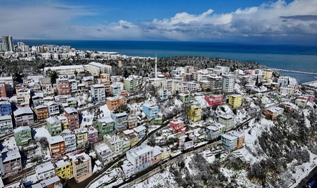 Samsun'un "renkli evleri" karla kaplandı