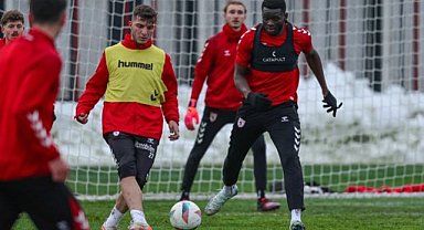 Samsunspor Göztepe maçına ısınıyor