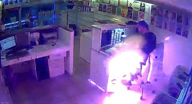 Şişen cep telefonu bataryası patladı