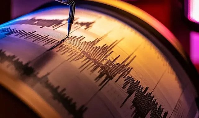 Son dakika…Kandilli duyurdu: Ege Denizi’nde peş peşe deprem!